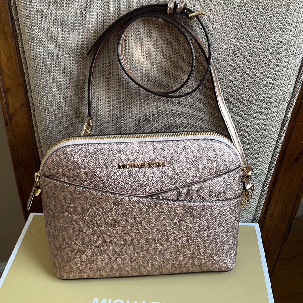 Michael Kors Medium Dome Crossbody Bag Rose Gold - Picture 3 of 16